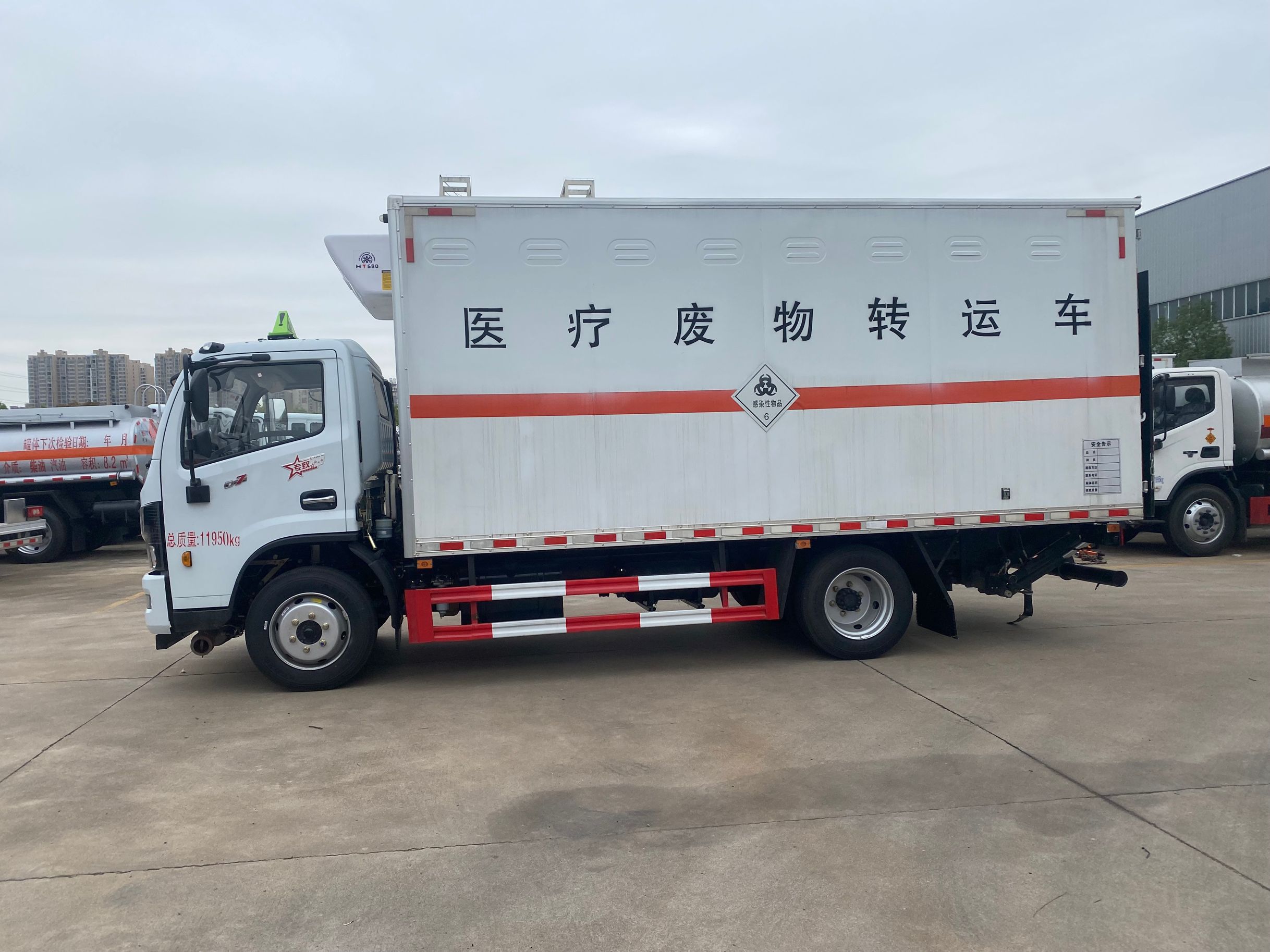 春风5.2米医疗废物转运车